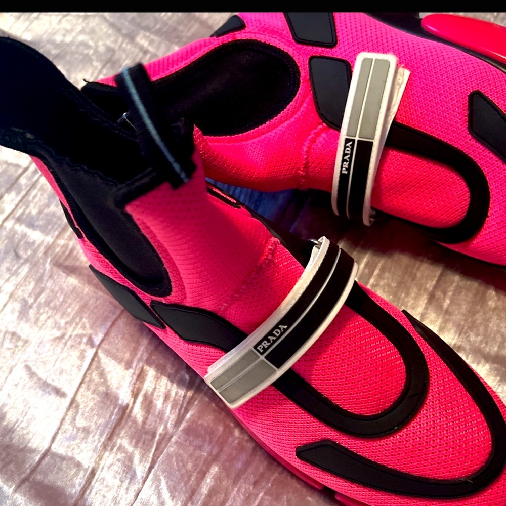 Lightly worn Prada size 37 - Picture 1 of 3